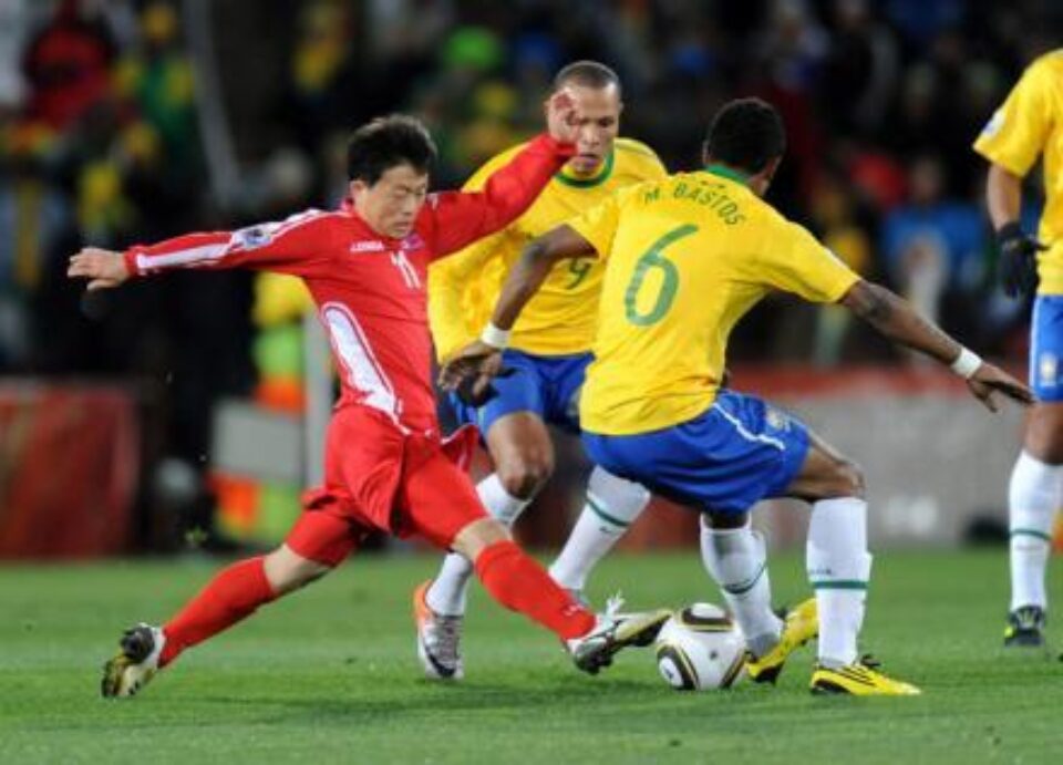 Coreea de Nord a reușit să înscrie un gol în poarta mult mai titratei Brazilia Coreea de Nord a reușit să înscrie un gol în poarta mult mai titratei Brazilia