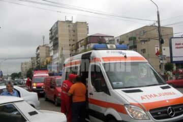 La locul accidentului au ajuns imediat trei mașini de intervenție