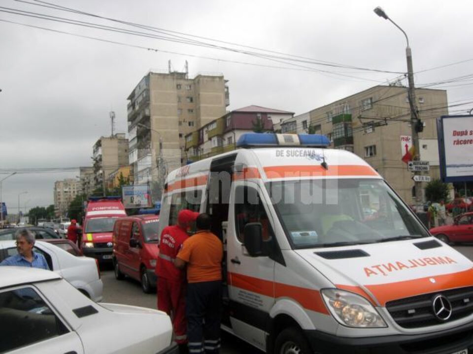 La locul accidentului au ajuns imediat trei mașini de intervenție