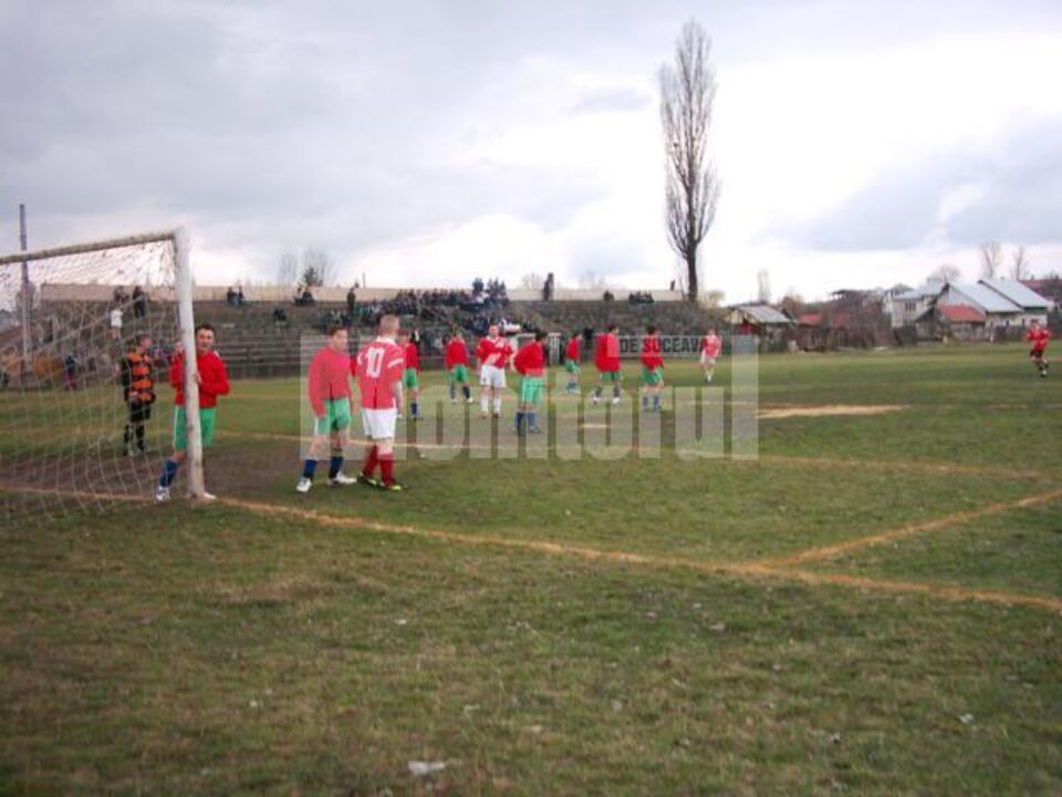 Terenurile de joc sunt o problemă pentru echipele din județ