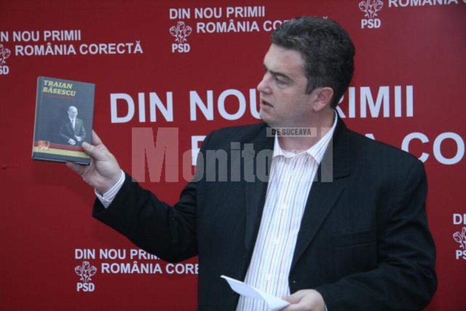 Cătălin Nechifor: „Oare cum poți vinde o asemenea carte, care are vreo jumătate de kilogram, la prețul de 2 lei?” Cătălin Nechifor: „Oare cum poți vinde o asemenea carte, care are vreo jumătate de kilogram, la prețul de 2 lei?”