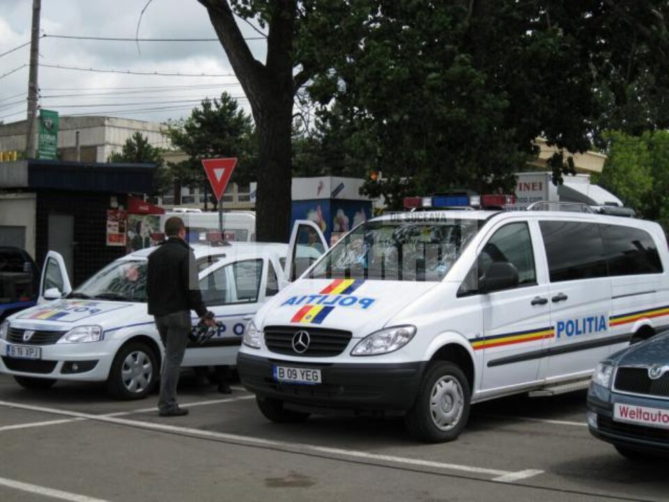 Salon auto: Expoziție de mașini în parcarea Shopping City Suceava