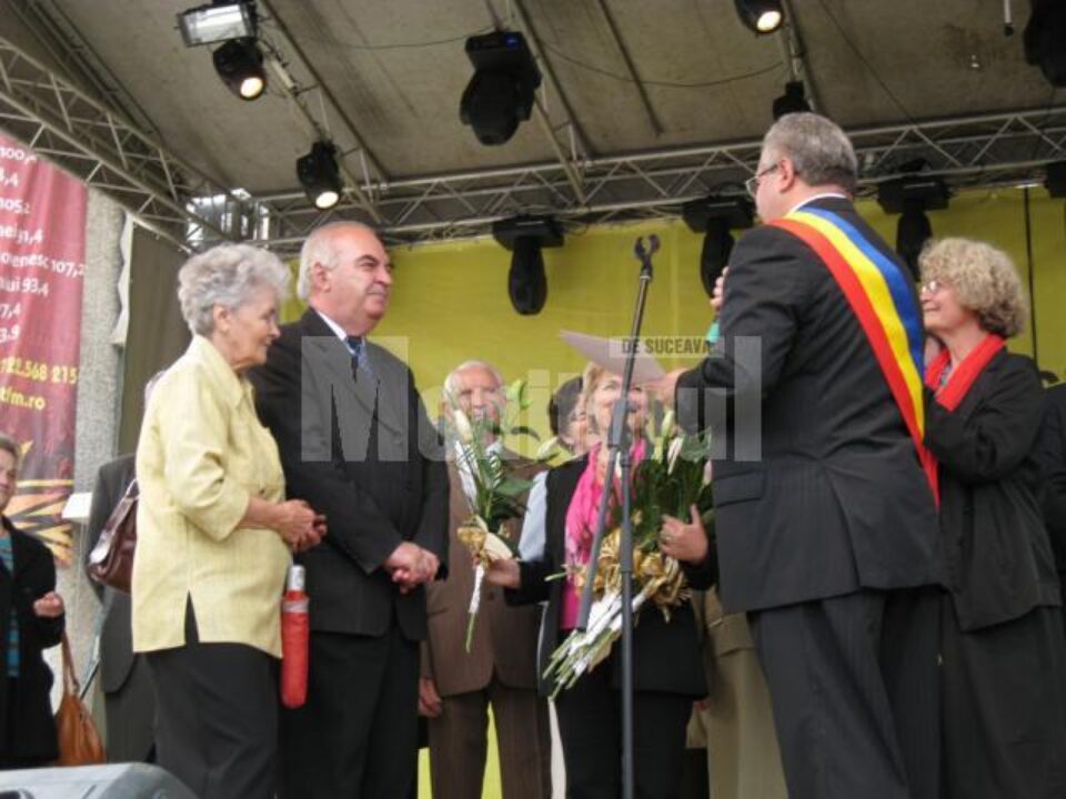 Zilele Sucevei: 20 de cupluri de aur, sportivii de performanță și olimpicii au fost premiați de Ion Lungu