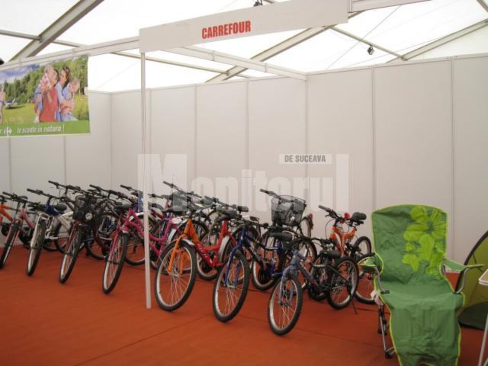 Salon auto: Expoziție de mașini în parcarea Shopping City Suceava