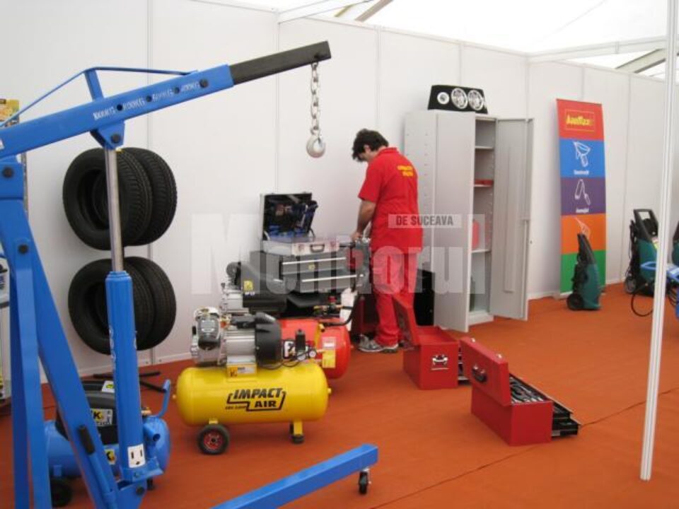 Salon auto: Expoziție de mașini în parcarea Shopping City Suceava