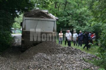 Inundații: Apa s-a războit iar cu oamenii din Boroaia și Ulma
