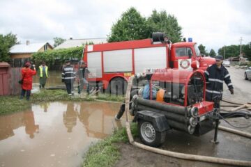 ISU a intervenit cu patru autospeciale și patru motopompe pentru evacuarea apei
