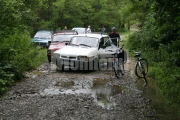 Inundații: Apa s-a războit iar cu oamenii din Boroaia și Ulma