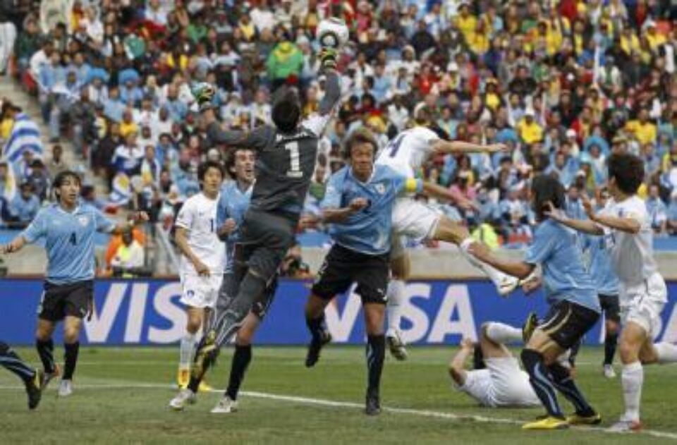 Selecționata Uruguayului a învins, sâmbătă, pe stadionul Porth Elizabeth, cu scorul de 2-1 (1-0), selecționata Coreei de Sud Selecționata Uruguayului a învins, sâmbătă, pe stadionul Porth Elizabeth, cu scorul de 2-1 (1-0), selecționata Coreei de Sud