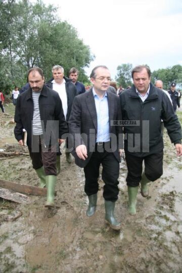 Prefectul de Suceava, Sorin Arcadie Popescu, primul-ministru, Emil Boc, și președintele CJ, Gheorghe Flutur