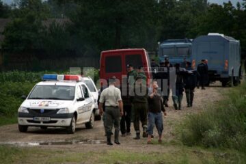 Jandarmii patruleaza pe ulitele parasite