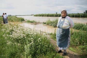 ocalnicii privesc cu ingrijorare Siretul