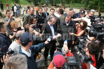 Inundații: Premierul Emil Boc a promis ajutor pentru sinistrați