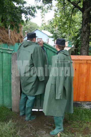 Jandarmii verifica locuintele evacuate