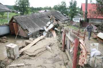 Peste 600 de case au fost inundate, alte 150 de locuințe sunt afectate
