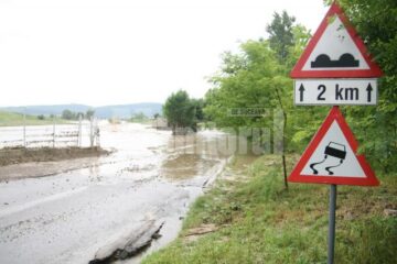 Ploaia torentiala de ieri a scos din nou apele din matca