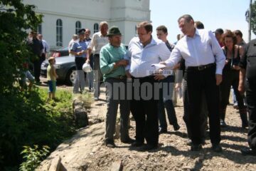 Vizită: Berceanu dă speranțe autorităților sucevene în privința finanțării refacerii obiectivelor calamitate