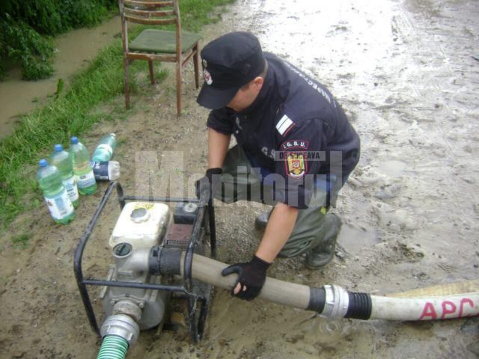Peste 130 de pompieri, de la cinci inspectorate pentru situații de urgență din țară, au ajuns la Suceava