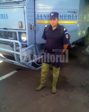 Ciprian Băeșu a salvat alături de doi colegi șapte bătrâni și doi copii