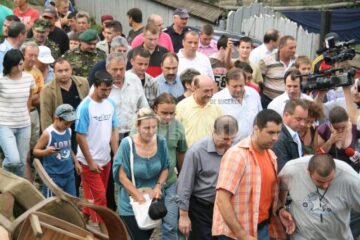 Vizită: Băsescu i-a încurajat pe sinistrații din Pătrăuți și Dornești