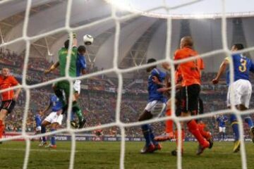 Reprezentativa Olandei a învins, ieri, cu scorul de 2-1 (0-1), selecționata Braziliei