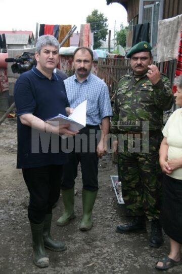 Ministrul Apărării, Gabriel Oprea, a anunțat că armata va construi un pod de pontoane la Dornești