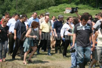 Vizită: Băsescu i-a încurajat pe sinistrații din Pătrăuți și Dornești