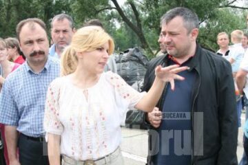Prefectul Sorin Popescu, ministrul Dezvoltării, Elena Udrea, și deputatul Ioan Bălan