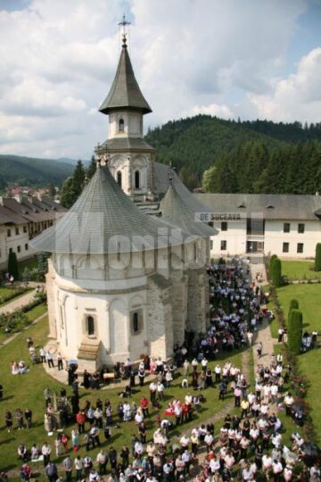 Sfânta Liturghie a fost săvârșită, ieri, de ÎPS Teodosie și ÎPS Pimen, împreună cu un sobor impresionat de preoți