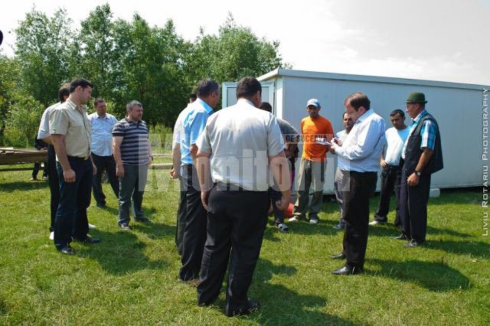 GheorgheFlutur și parlamentarii PD-L au dus zeci de tone de ajutoare la sinistrații suceveni