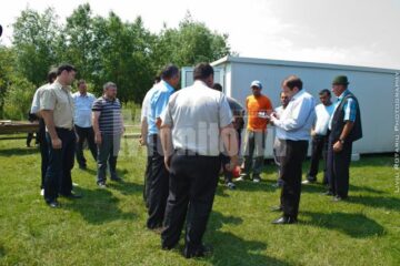 GheorgheFlutur și parlamentarii PD-L au dus zeci de tone de ajutoare la sinistrații suceveni