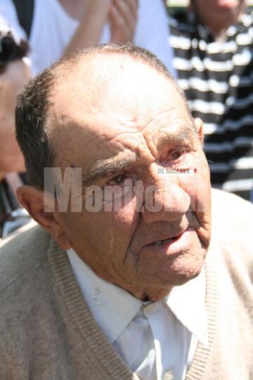 Vizită: Emil Boc și-a donat salariul pentru șase familii sinistrate din județul Suceava