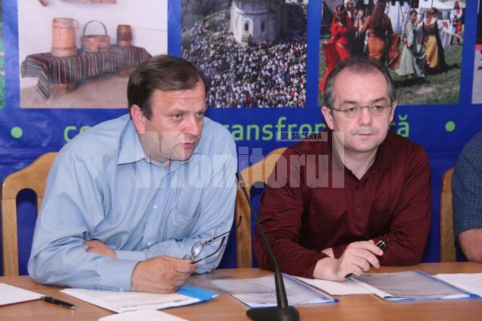 Președintele Consiliului Județean Suceava, Gheorghe Flutur, și prim-ministrul Emil Boc