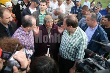 Vizită oficială: Boc a lăudat modul în care autoritățile sucevene s-au implicat în reconstrucția caselor