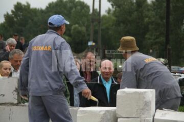 Vizită: Băsescu a inaugurat podul de la Dornești și a mâncat fasole la popota militarilor