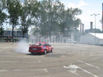 Provocare: Două zile de show incendiar cu mașini tunate și curse de drifting