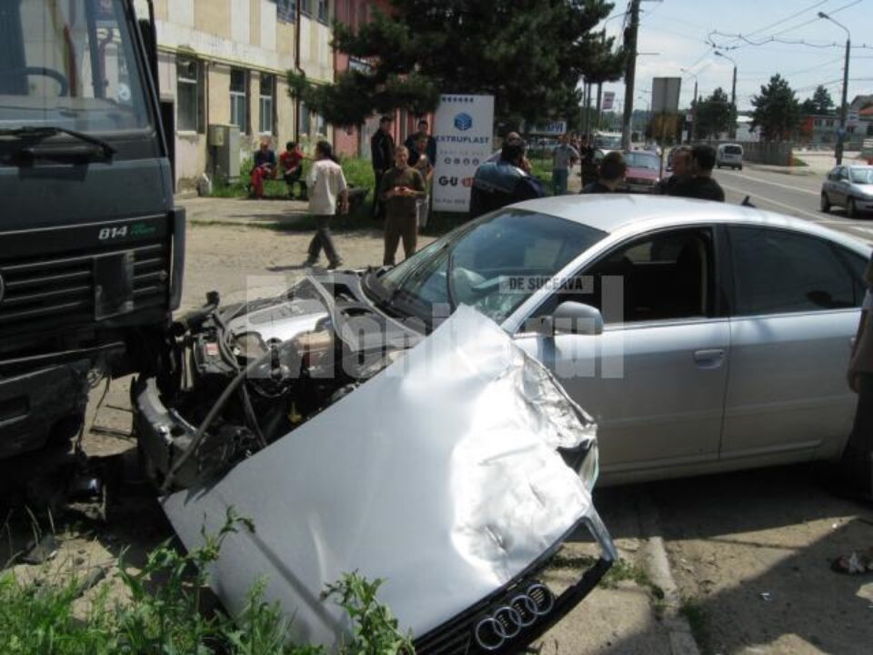 Pe „Traian Vuia”: S-a izbit într-un camion, din cauza unui șofer care nu i-a dat prioritate