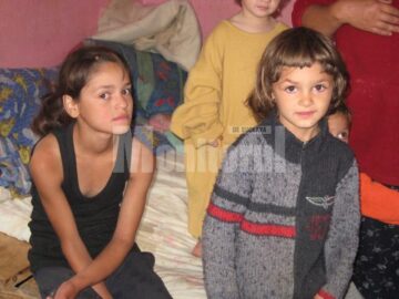 Maria de 11 ani si Tabita in varsta de 5 ani