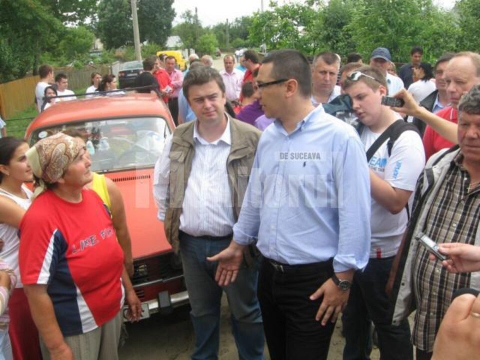 Victor Ponta a venit cu ajutoare pentru sinistrații din Suceava
