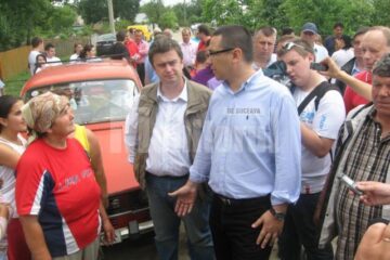 Victor Ponta a venit cu ajutoare pentru sinistrații din Suceava