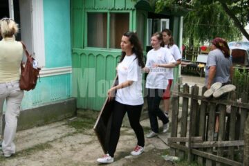Vizită: Victor Ponta a venit cu ajutoare pentru sinistrații din Suceava