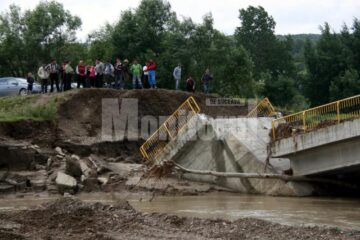 Lucrare: Pod pentru acces în caz de urgență la Gura Solcii