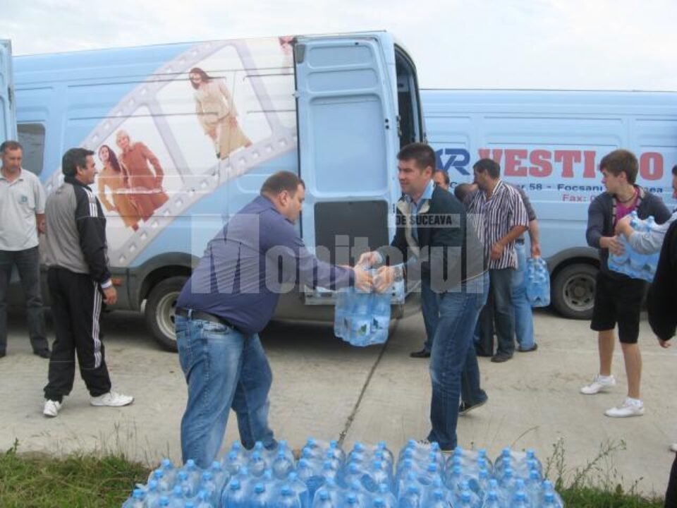 Cristian Hrițuc, liderul tinerilor democrat-liberali, a venit cu ajutoare pentru sinistrații din Suceava Cristian Hrițuc, liderul tinerilor democrat-liberali, a venit cu ajutoare pentru sinistrații din Suceava