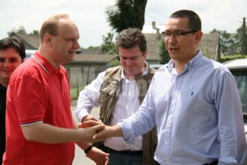 Vizită: Victor Ponta a venit cu ajutoare pentru sinistrații din Suceava