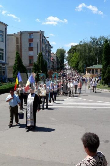 Fălticeni: Procesiune pentru bolnavi cu moaștele Sf. Pantelimon