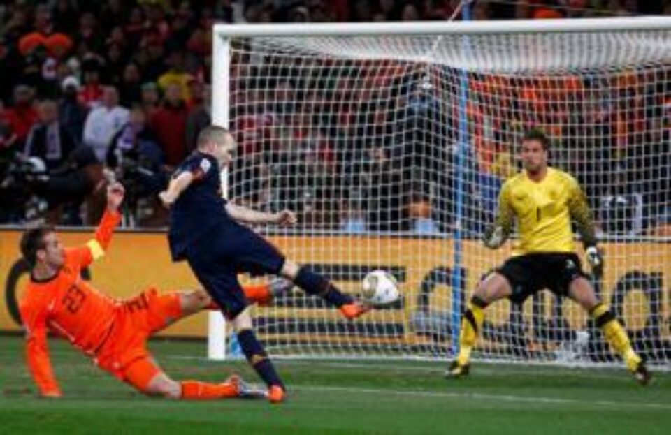 Iniesta a înscris în prelungiri și a adus primul trofeu mondial pentru Spania