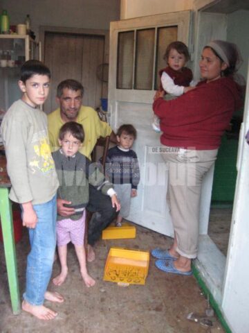 Desculți și fără viitor, în casa de împrumut
