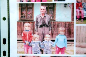 Paraschiva, Petrea și Pavel, de la dreapta la stânga, lângă sora rămasă în viața și tatăl copiilor