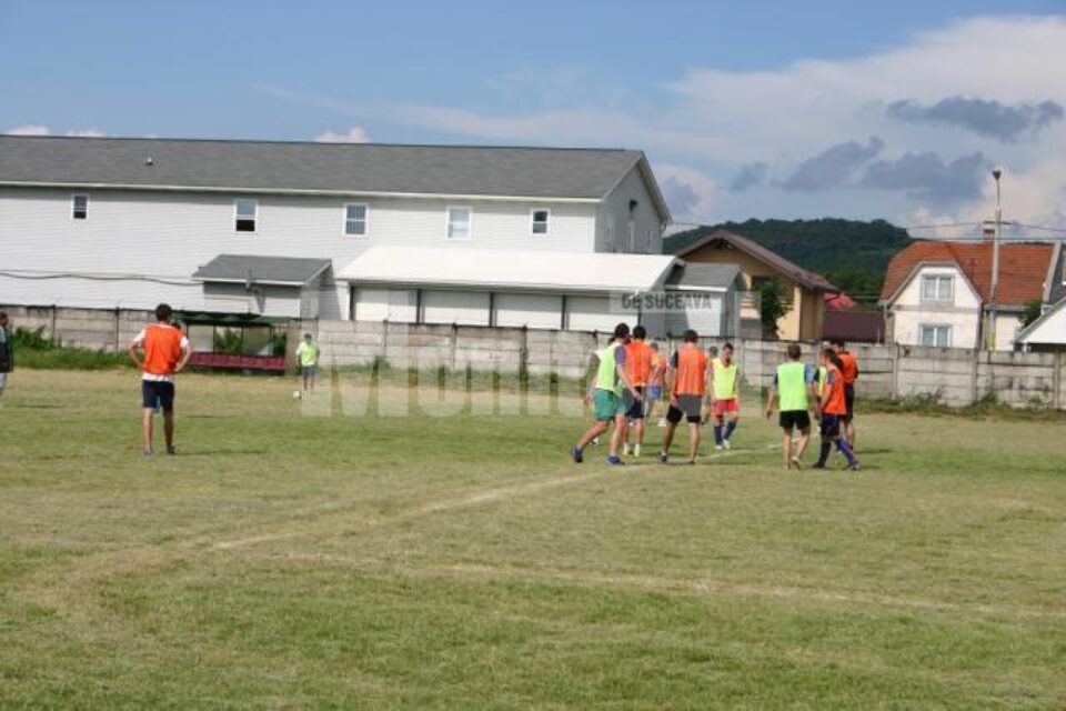 Trialul de pe stadionul din Ițcani a atras 24 de tineri fotbaliști din județ