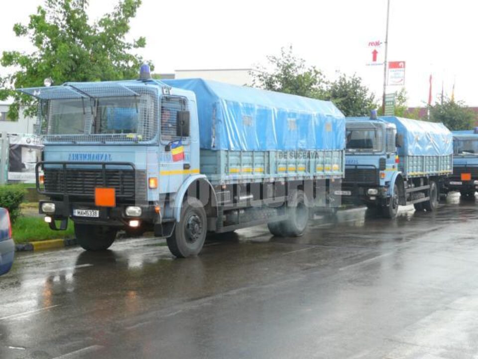 Convoiul, format din camioane și mașini de teren, a plecat din Capitală ieri dimineață, la ora 6.00 Convoiul, format din camioane și mașini de teren, a plecat din Capitală ieri dimineață, la ora 6.00